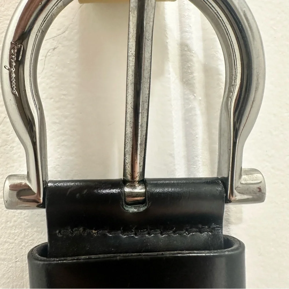 Authentic Salvatore Ferragamo black leather belt, size 34. - Picture 2 of 6